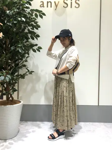 ANY SIS スタッフ コーディネート画像