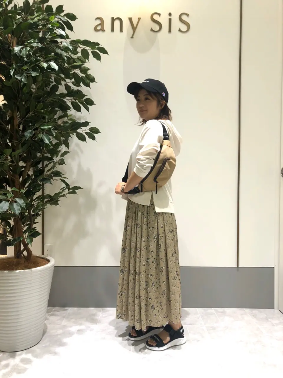 ANY SIS スタッフ コーディネート画像