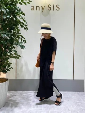 ANY SIS スタッフ コーディネート画像
