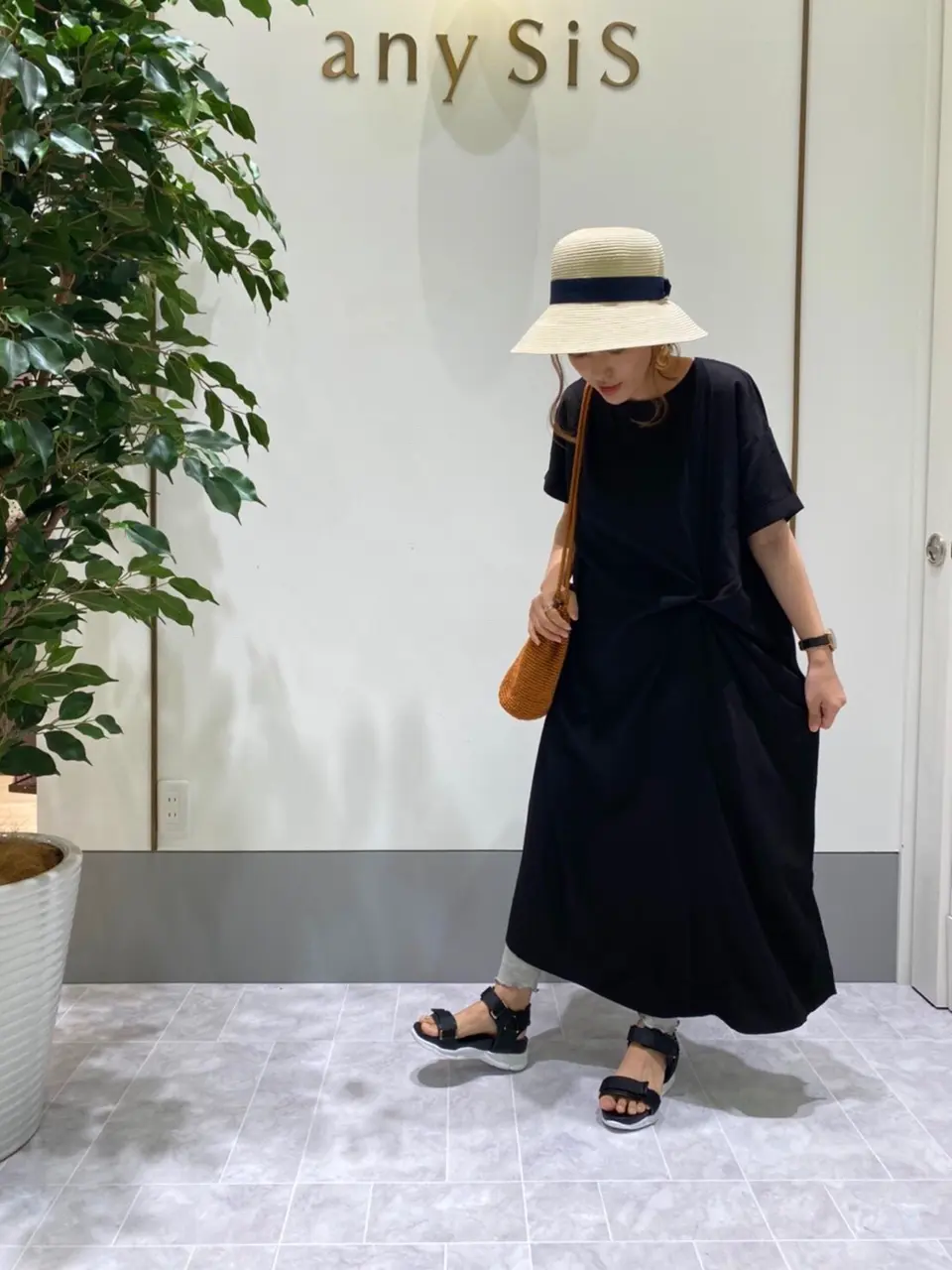 ANY SIS スタッフ コーディネート画像