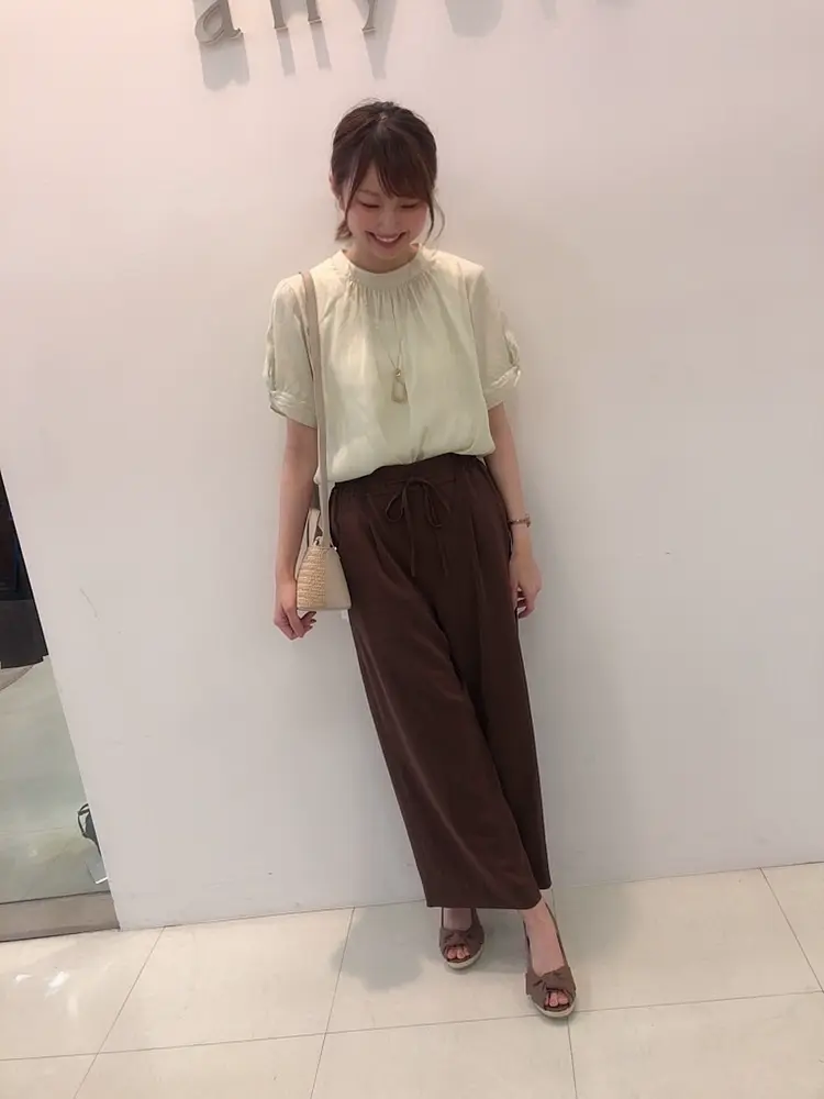 ANY SIS スタッフ コーディネート画像