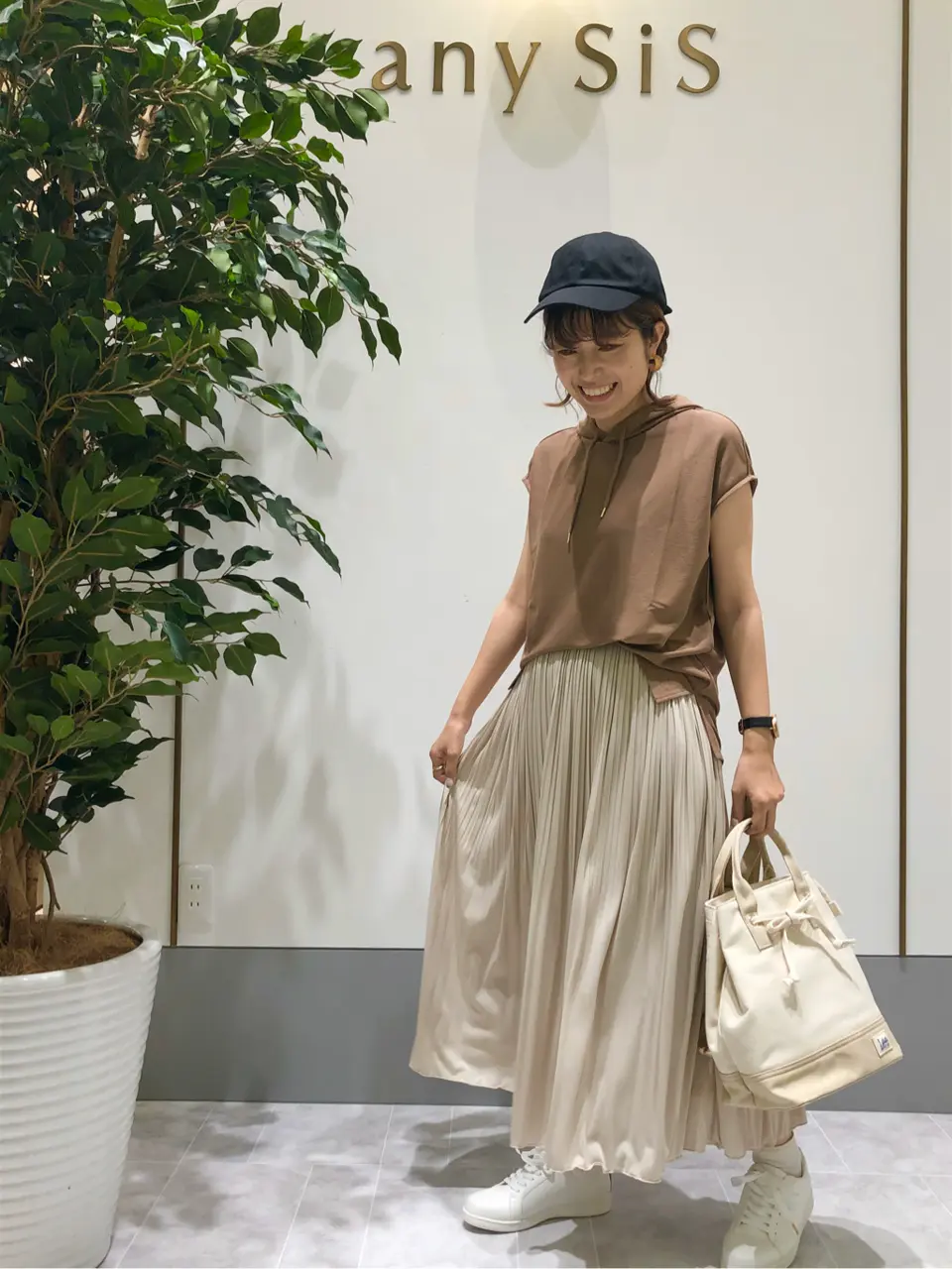 ANY SIS スタッフ コーディネート画像