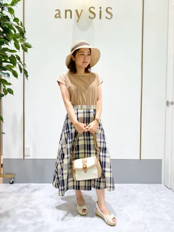 ANY SIS スタッフ コーディネート画像