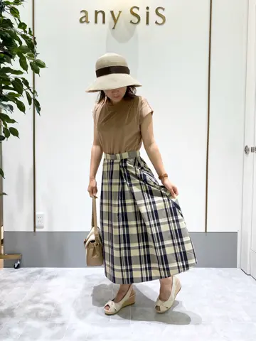 ANY SIS スタッフ コーディネート画像