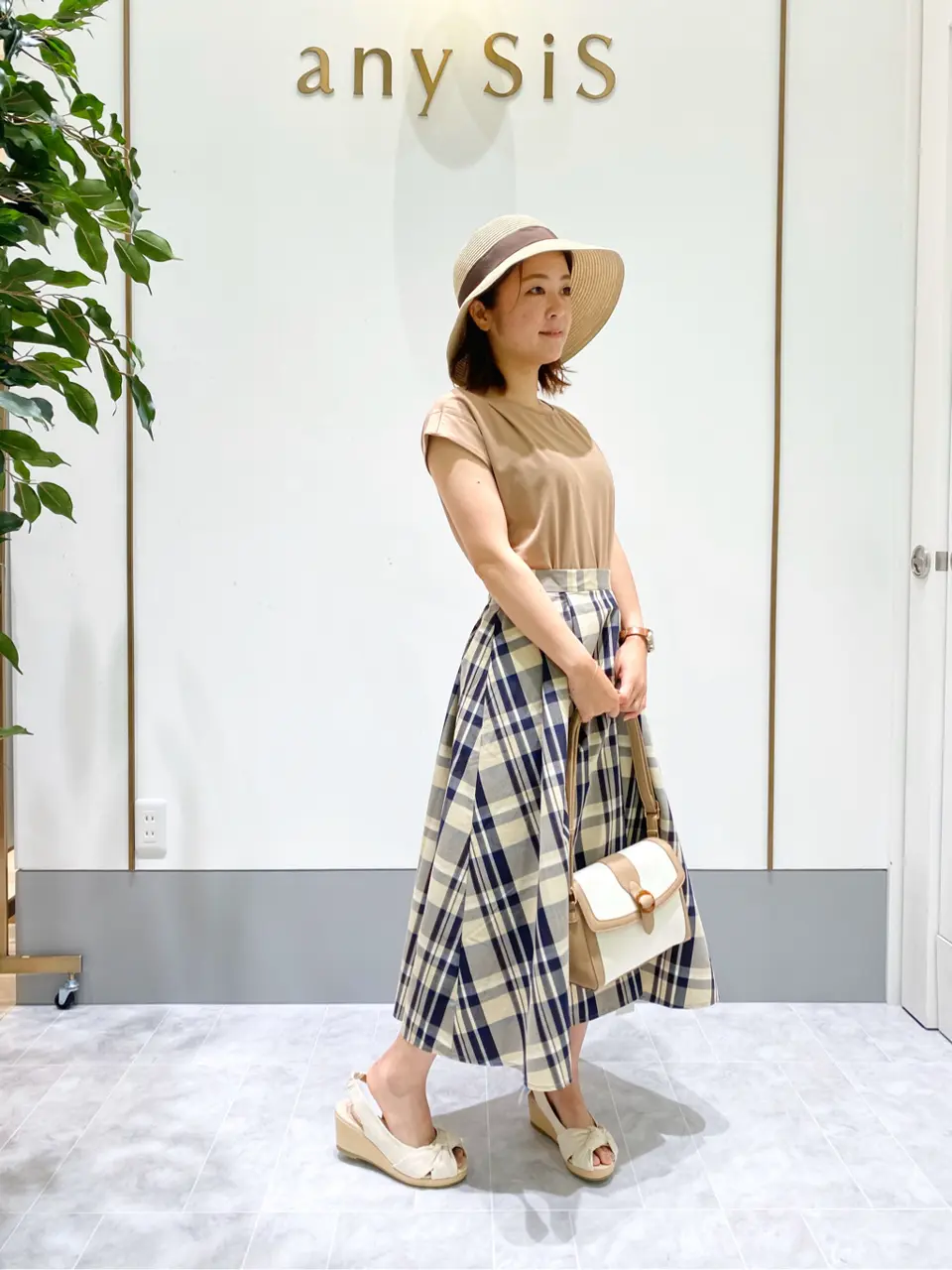 ANY SIS スタッフ コーディネート画像