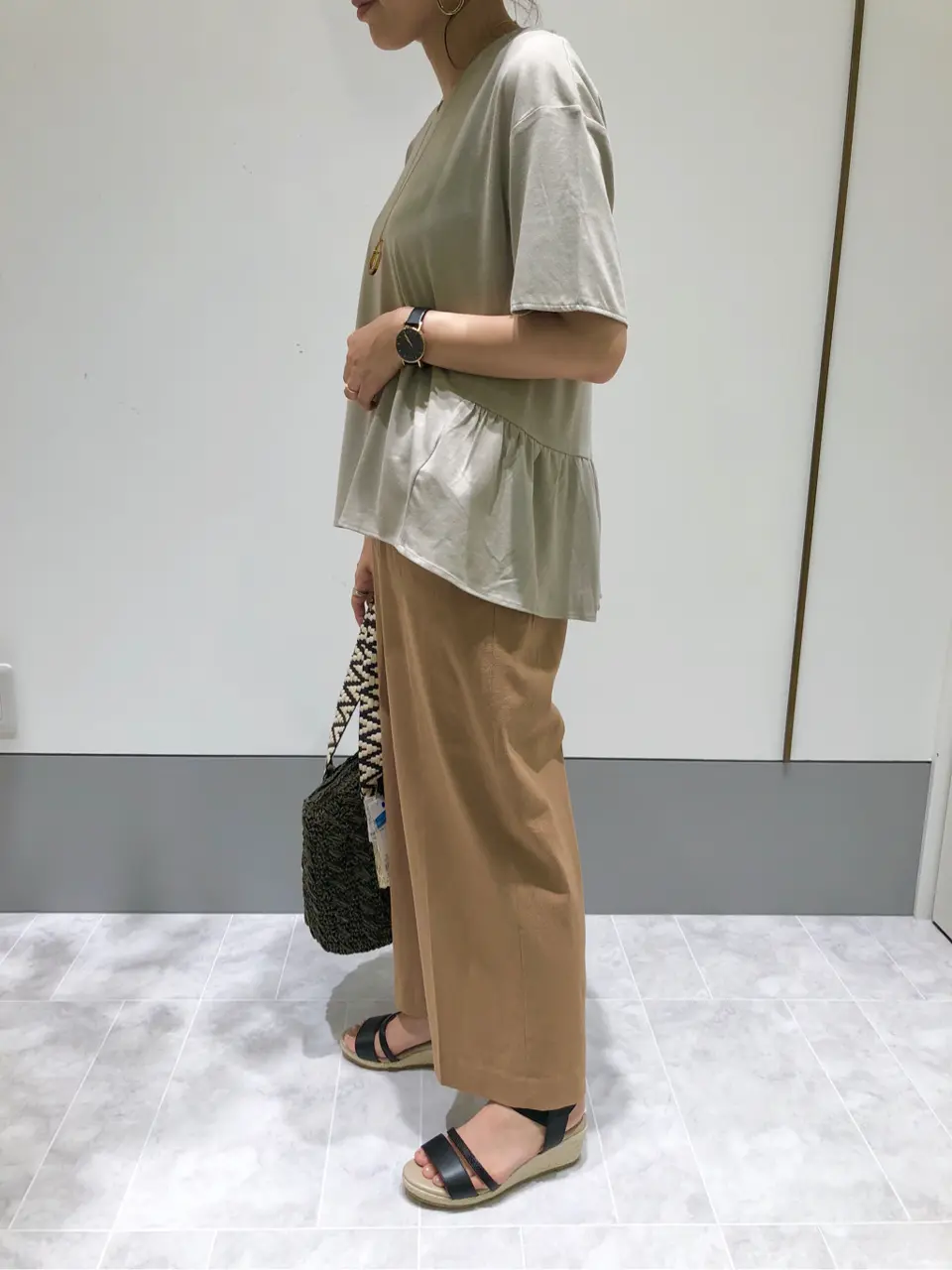 ANY SIS スタッフ コーディネート画像