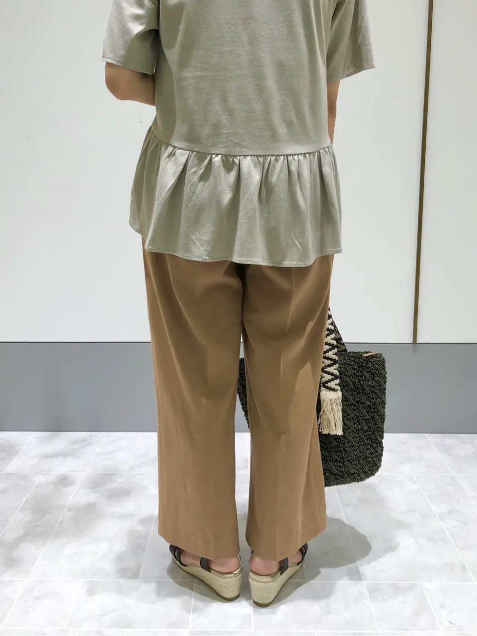 ANY SIS スタッフ コーディネート画像