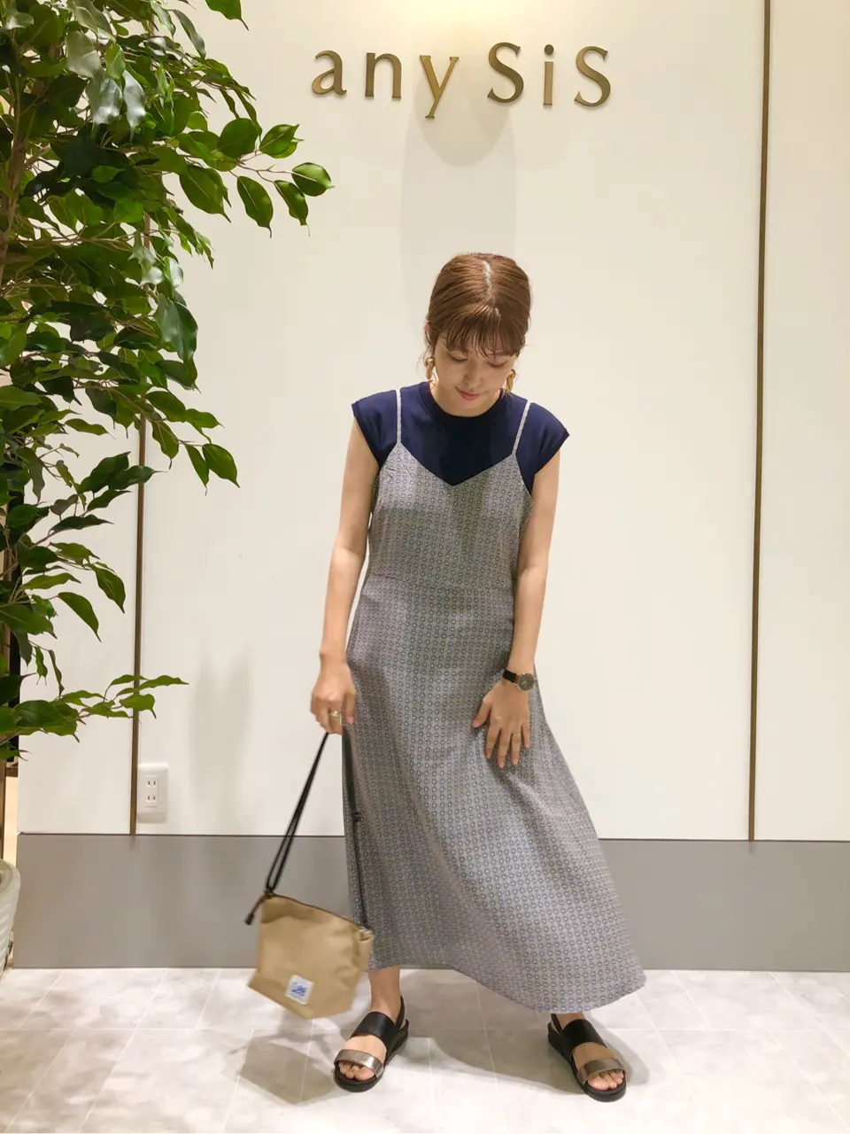 ANY SIS スタッフ コーディネート画像