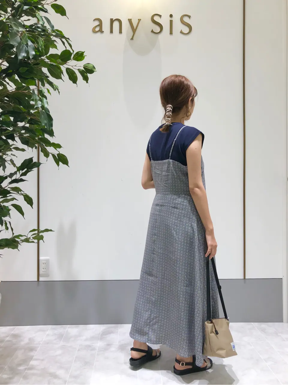 ANY SIS スタッフ コーディネート画像