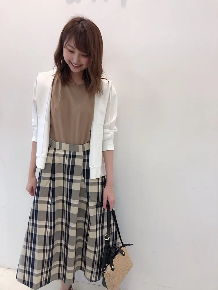 ANY SIS スタッフ コーディネート画像