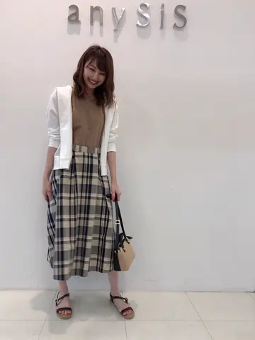 ANY SIS スタッフ コーディネート画像