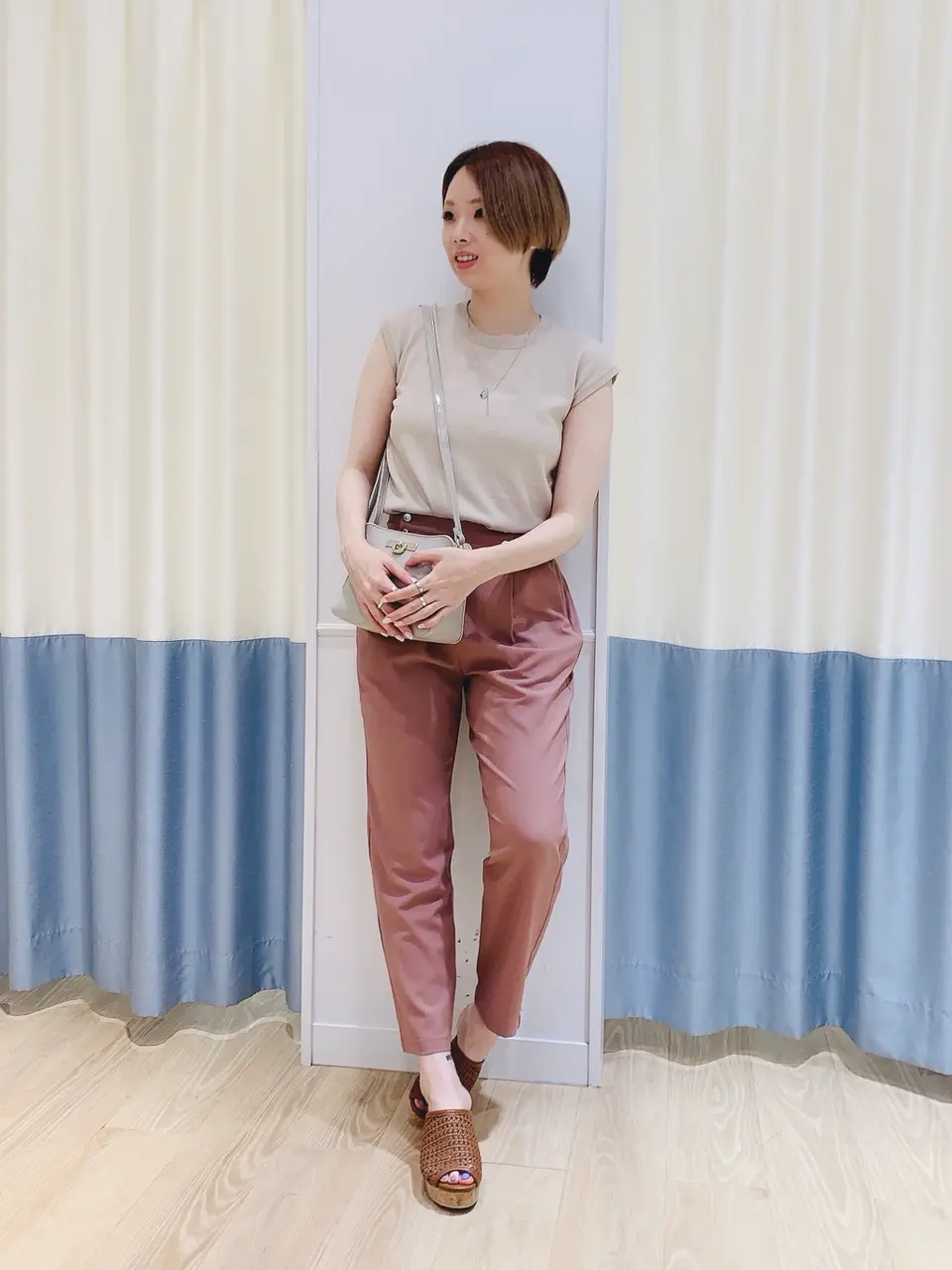 ANY SIS スタッフ コーディネート画像