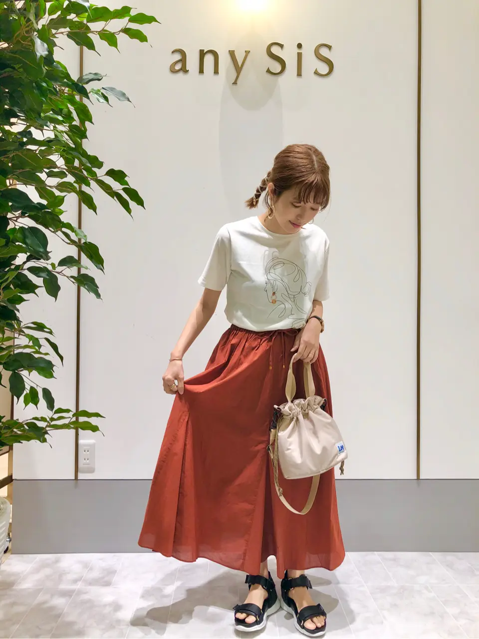 ANY SIS スタッフ コーディネート画像