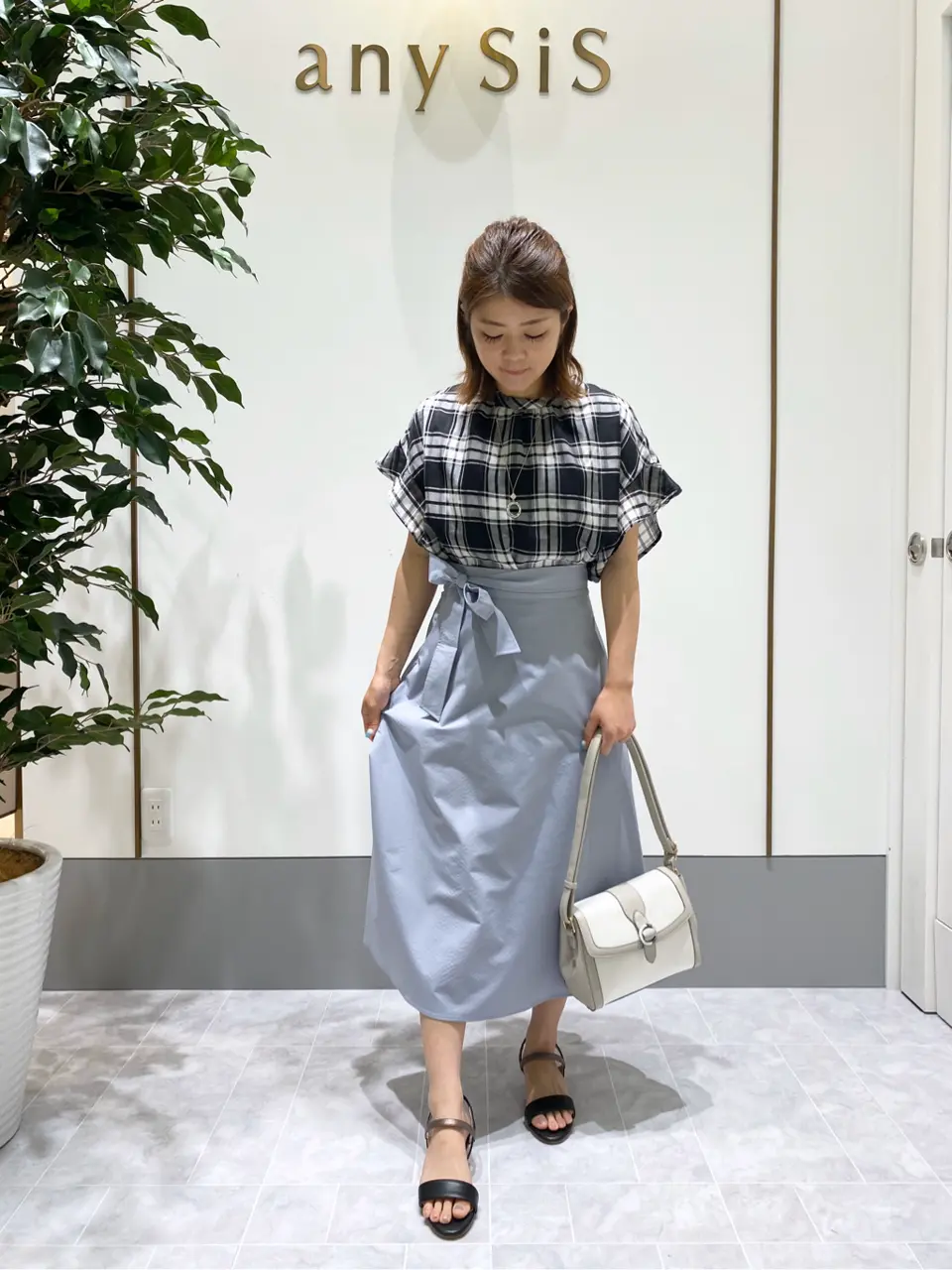 ANY SIS スタッフ コーディネート画像