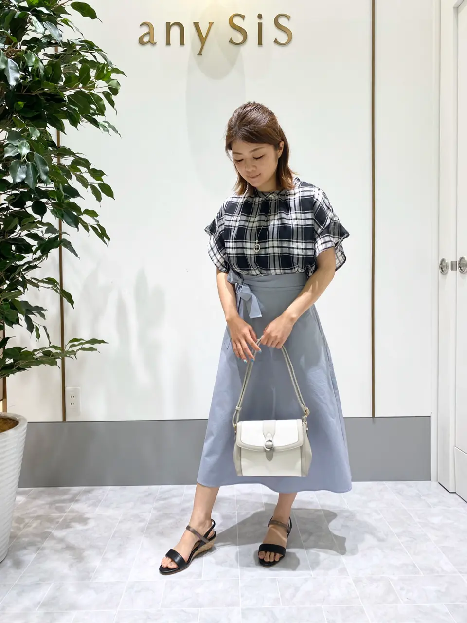 ANY SIS スタッフ コーディネート画像