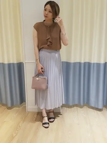 ANY SIS スタッフ コーディネート画像