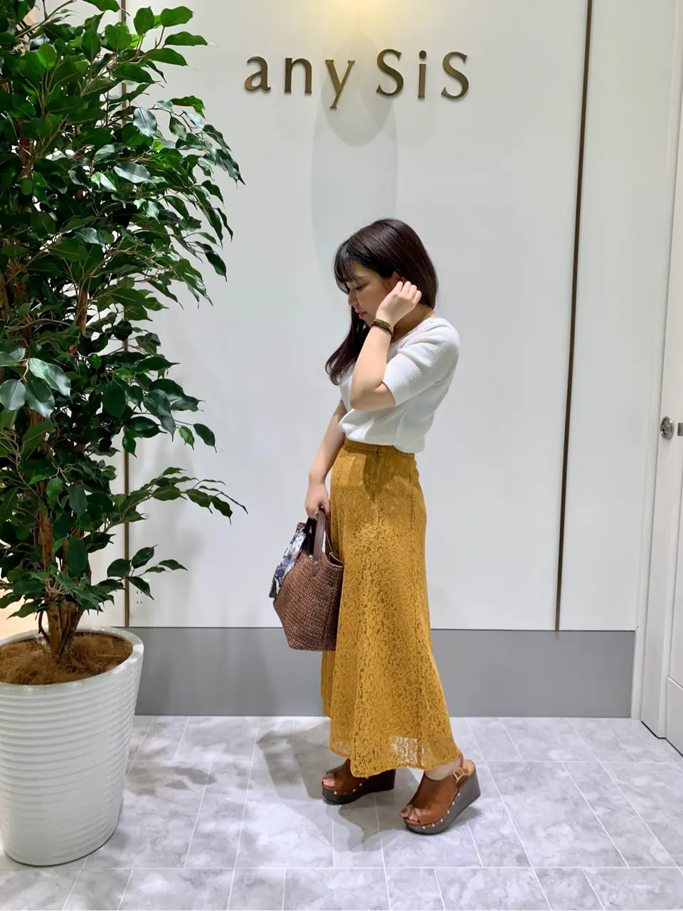 ANY SIS スタッフ コーディネート画像