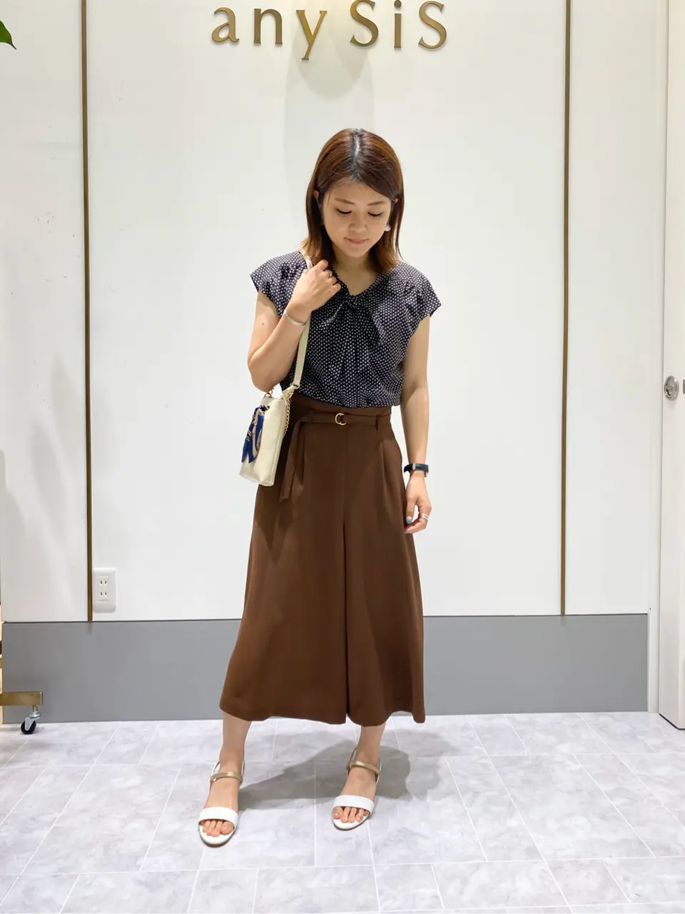 ANY SIS スタッフ コーディネート画像