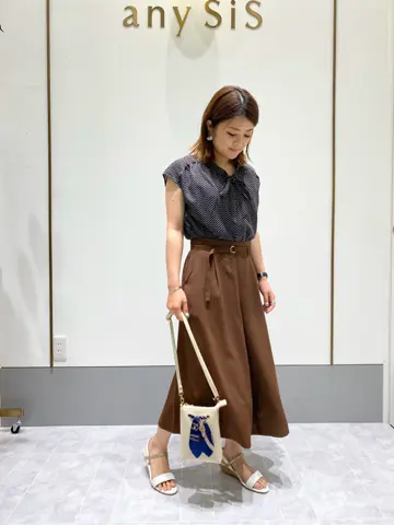 ANY SIS スタッフ コーディネート画像