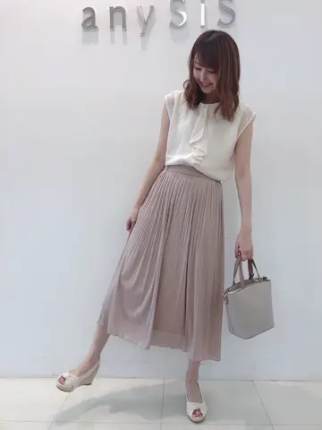 ANY SIS スタッフ コーディネート画像