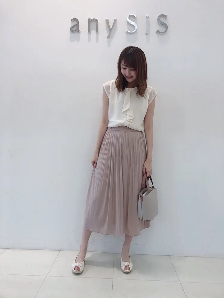 ANY SIS スタッフ コーディネート画像