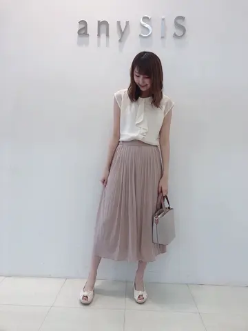 ANY SIS スタッフ コーディネート画像