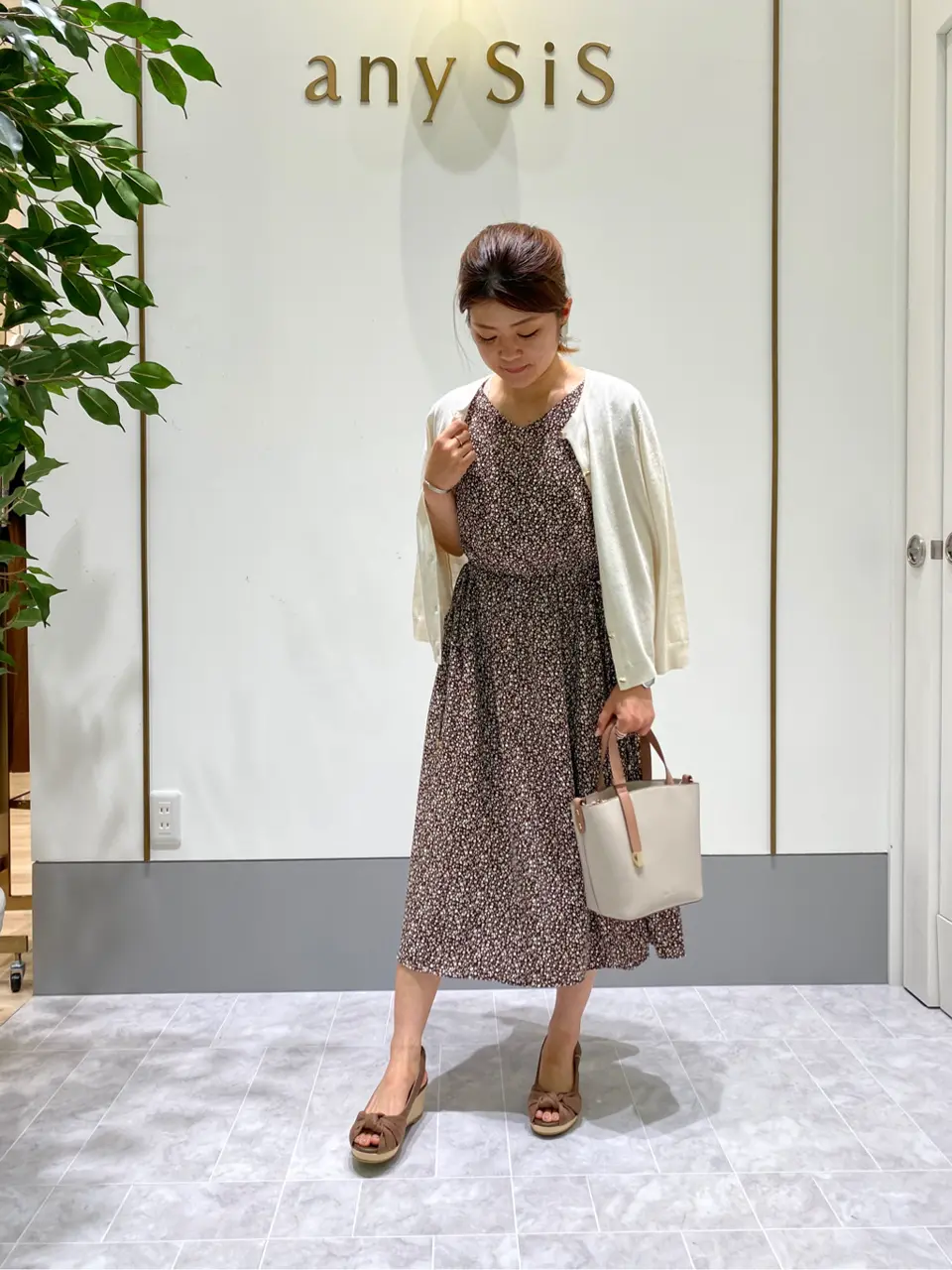 ANY SIS スタッフ コーディネート画像