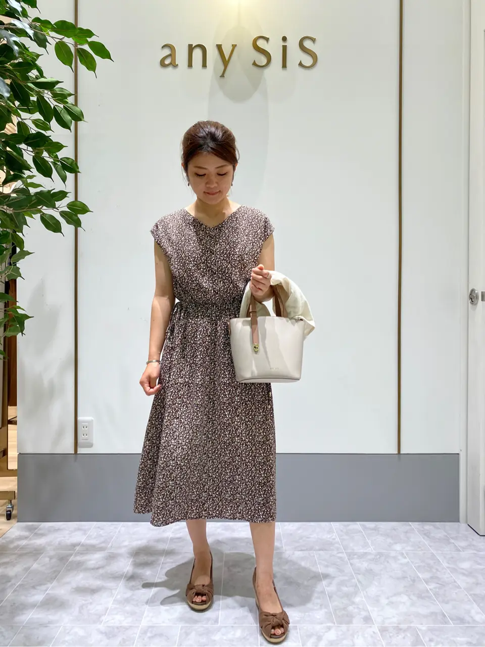 ANY SIS スタッフ コーディネート画像