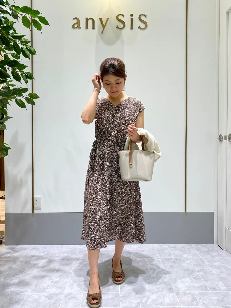 ANY SIS スタッフ コーディネート画像