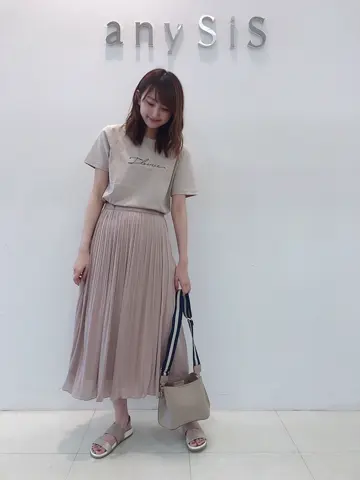 ANY SIS スタッフ コーディネート画像