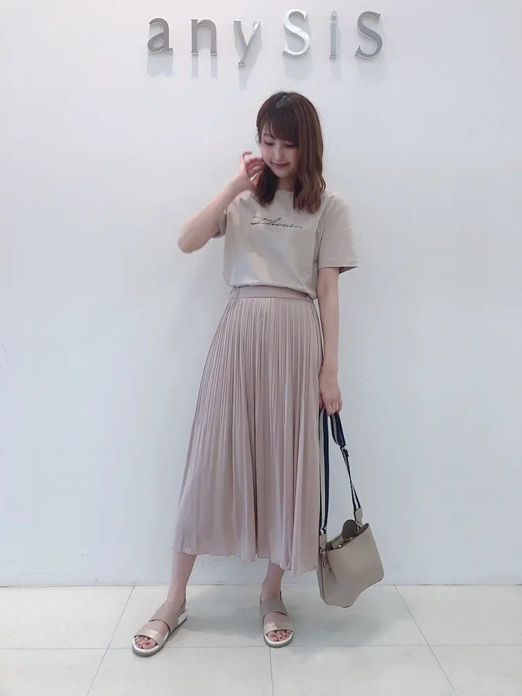 ANY SIS スタッフ コーディネート画像