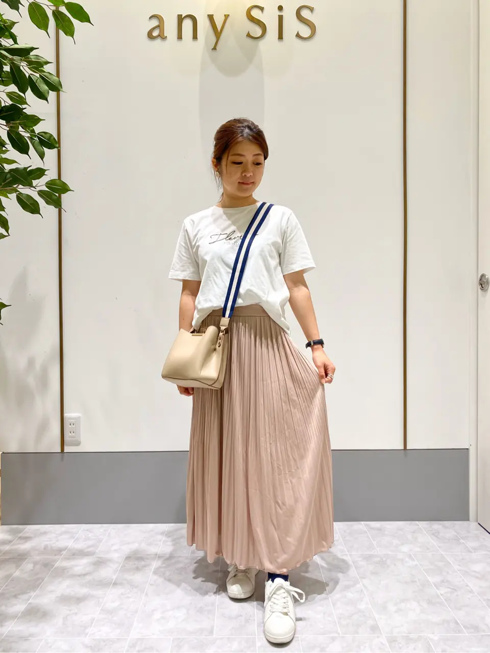 ANY SIS スタッフ コーディネート画像