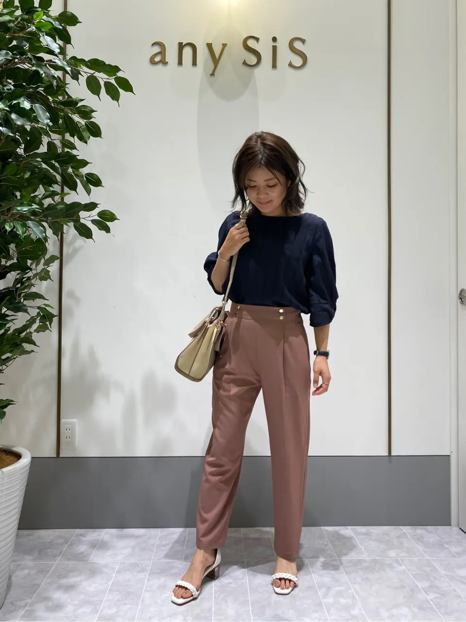 ANY SIS スタッフ コーディネート画像