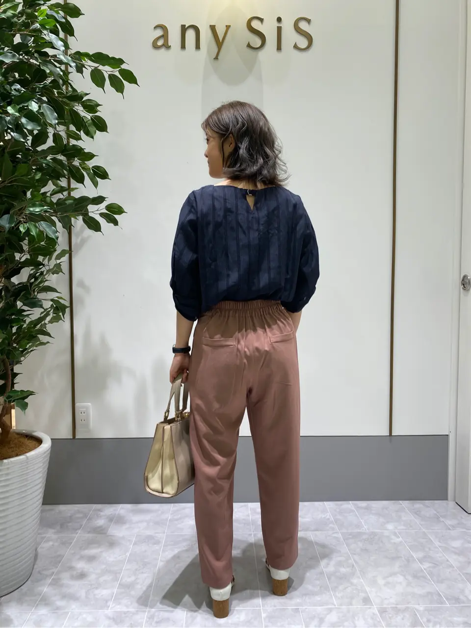 ANY SIS スタッフ コーディネート画像