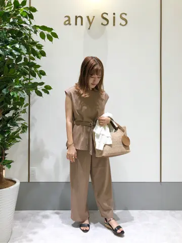 ANY SIS スタッフ コーディネート画像