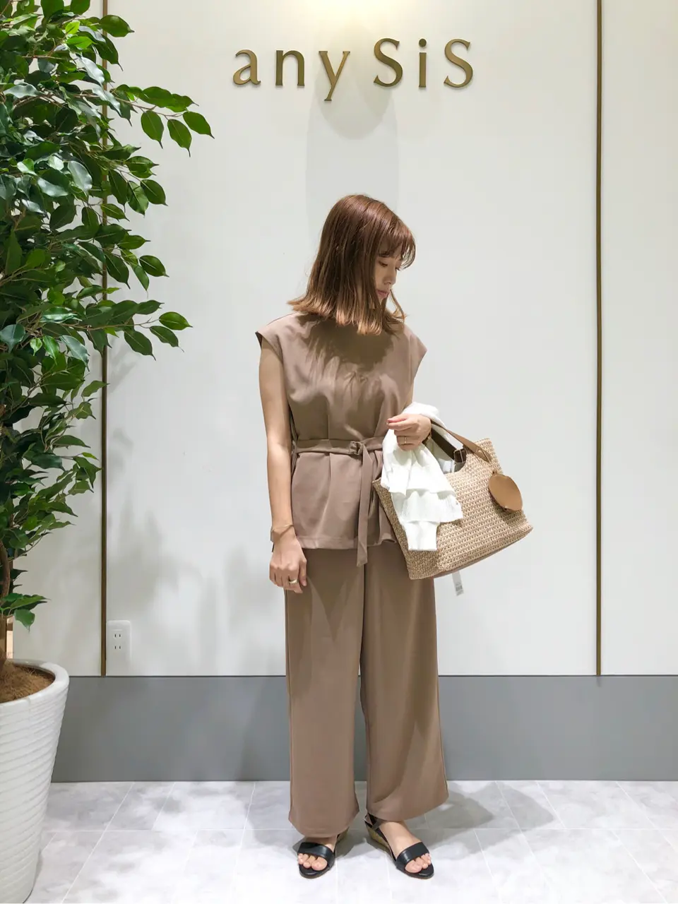 ANY SIS スタッフ コーディネート画像