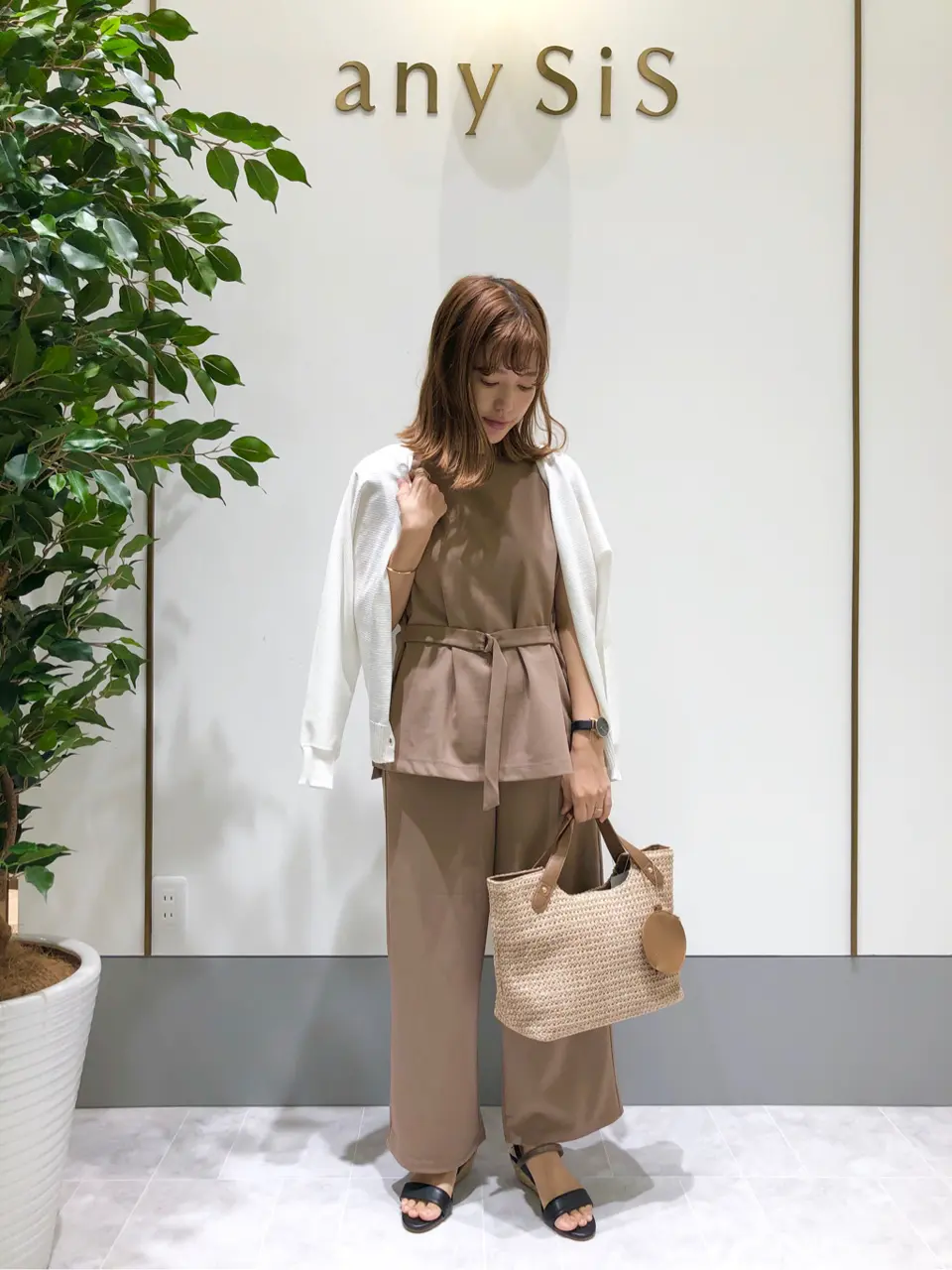 ANY SIS スタッフ コーディネート画像