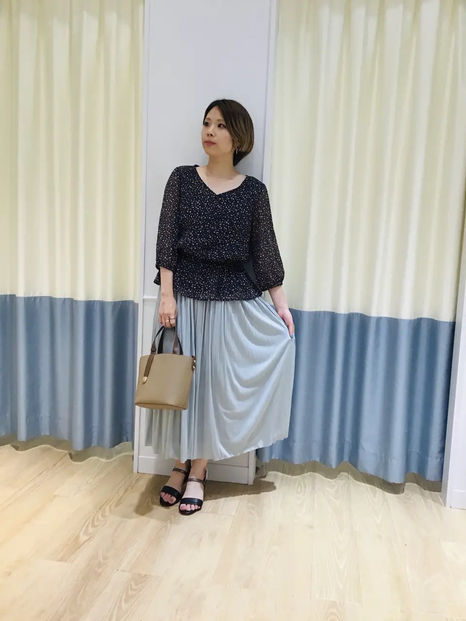 ANY SIS スタッフ コーディネート画像