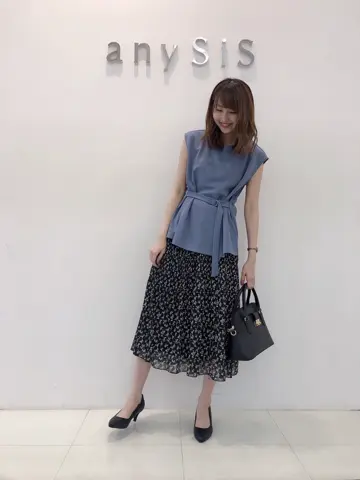ANY SIS スタッフ コーディネート画像