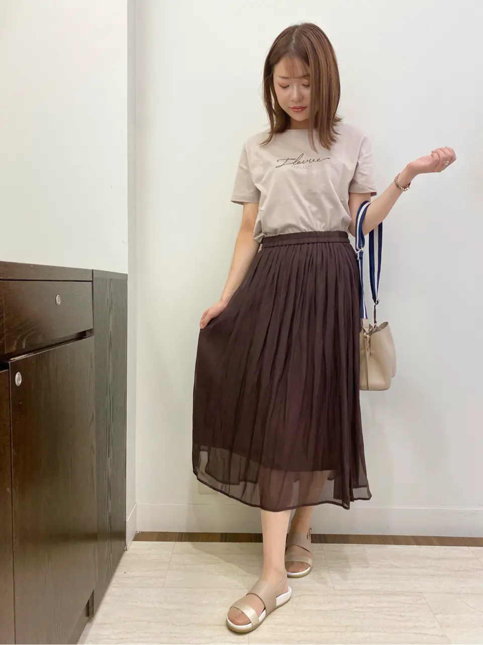 ANY SIS スタッフ コーディネート画像