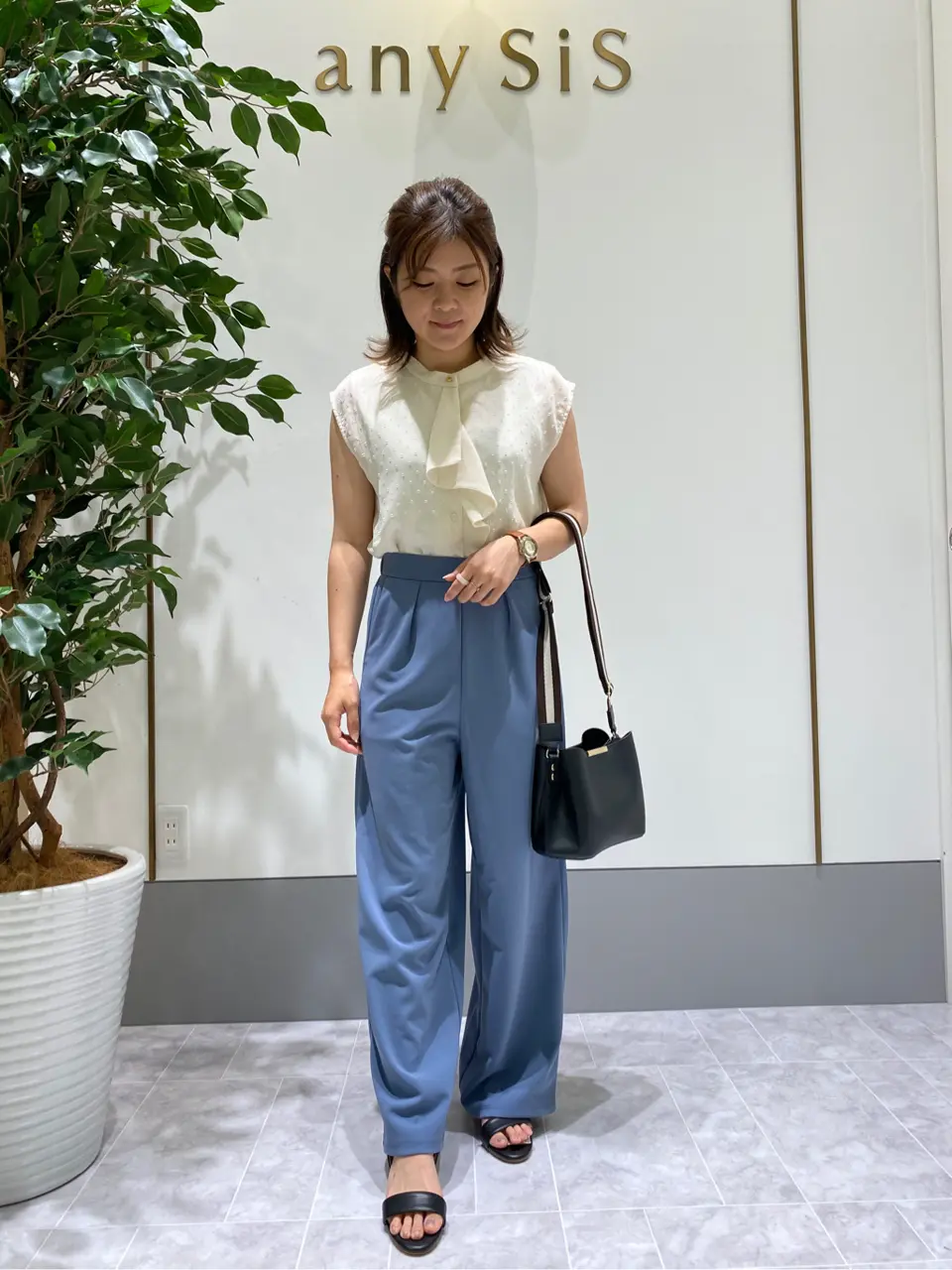 ANY SIS スタッフ コーディネート画像