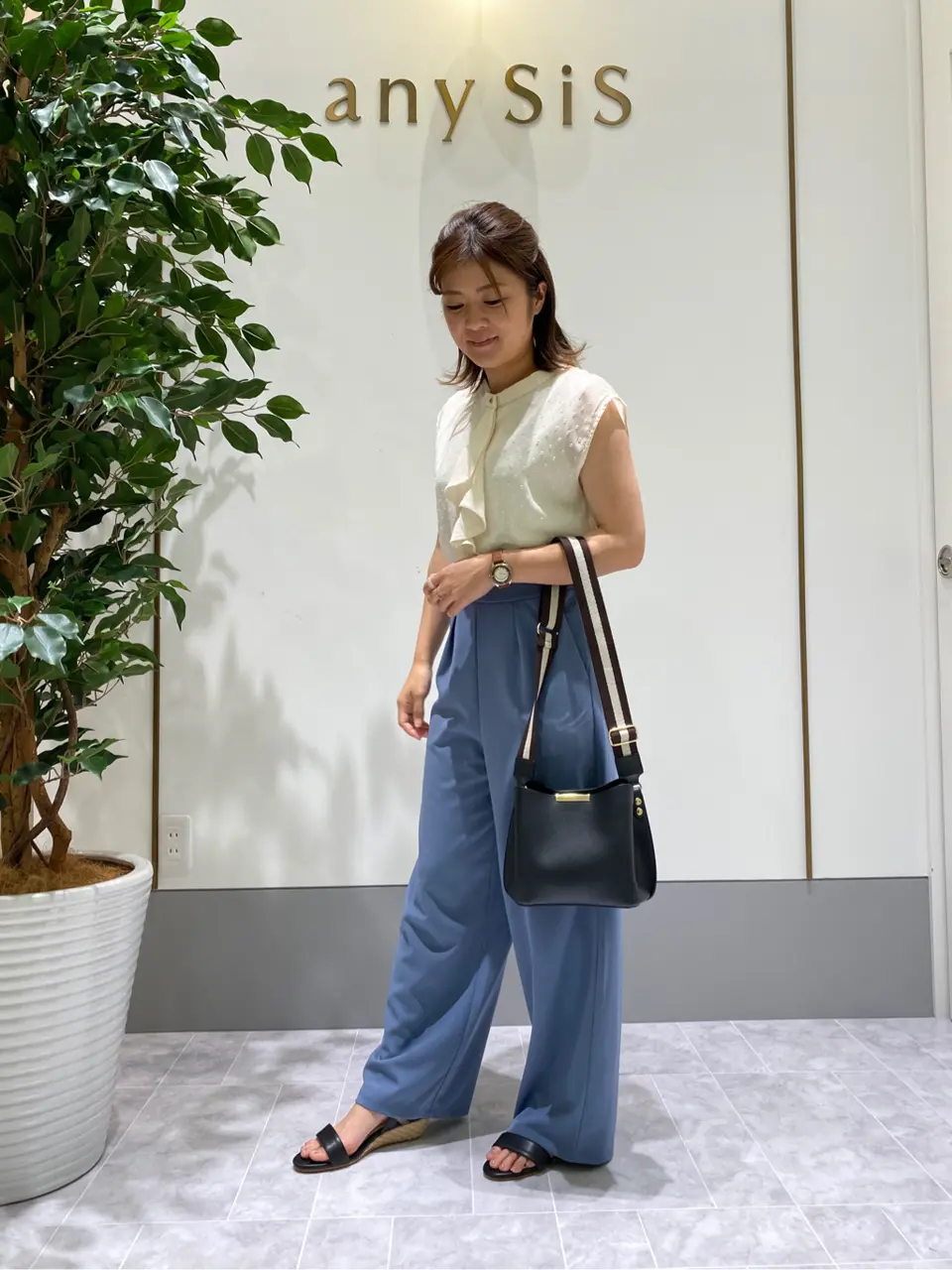 ANY SIS スタッフ コーディネート画像