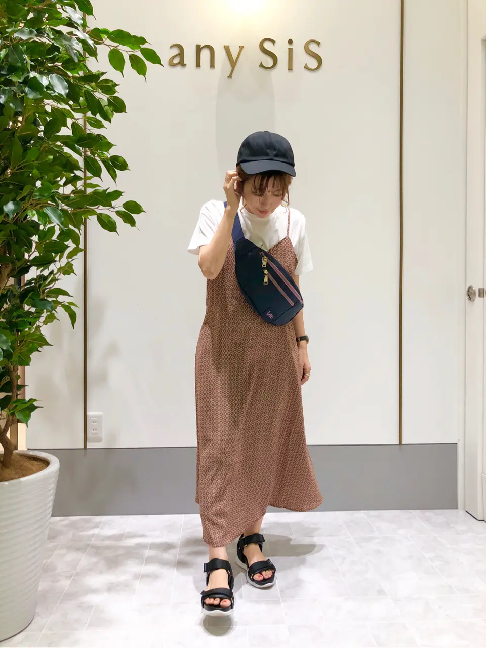 ANY SIS スタッフ コーディネート画像