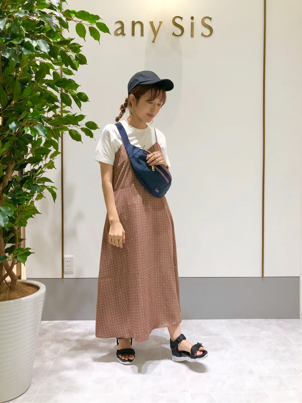 ANY SIS スタッフ コーディネート画像