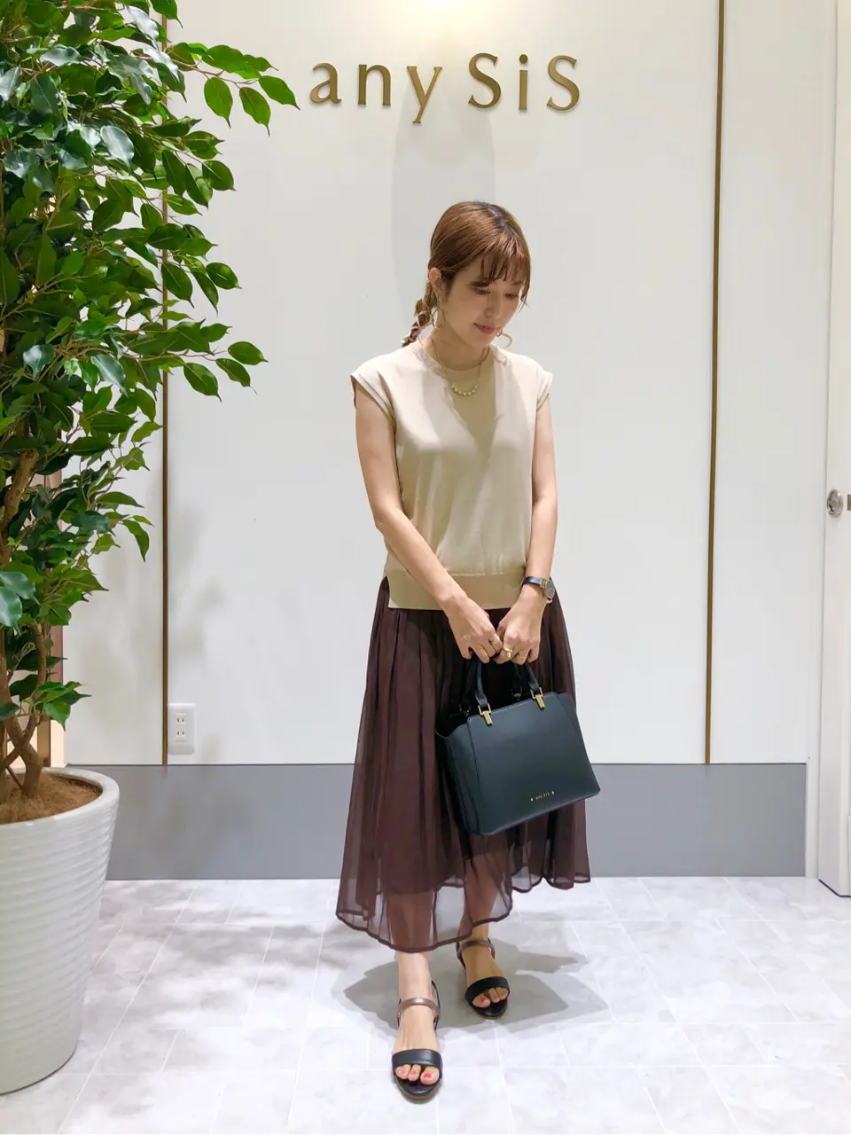 ANY SIS スタッフ コーディネート画像