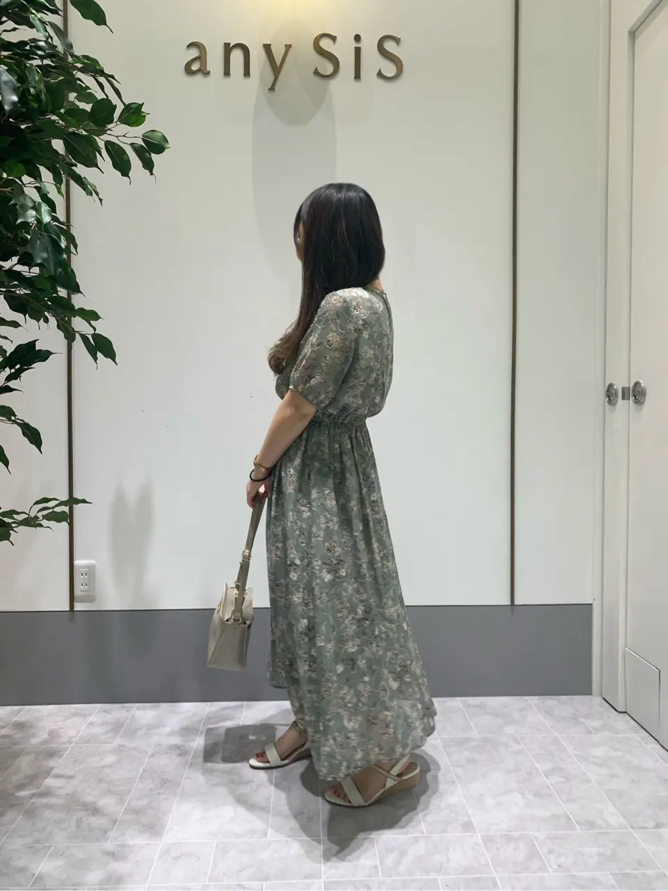 ANY SIS スタッフ コーディネート画像