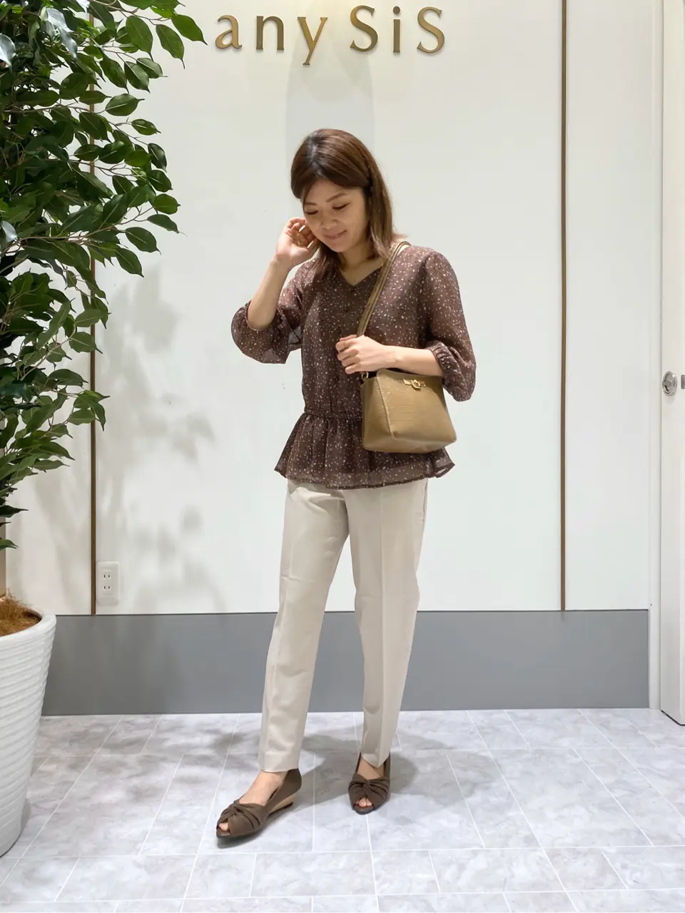ANY SIS スタッフ コーディネート画像