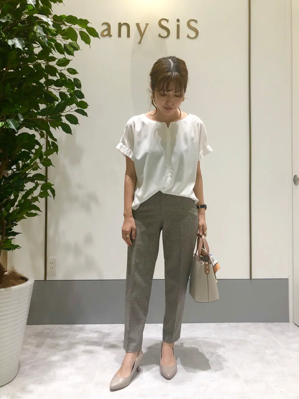 ANY SIS スタッフ コーディネート画像