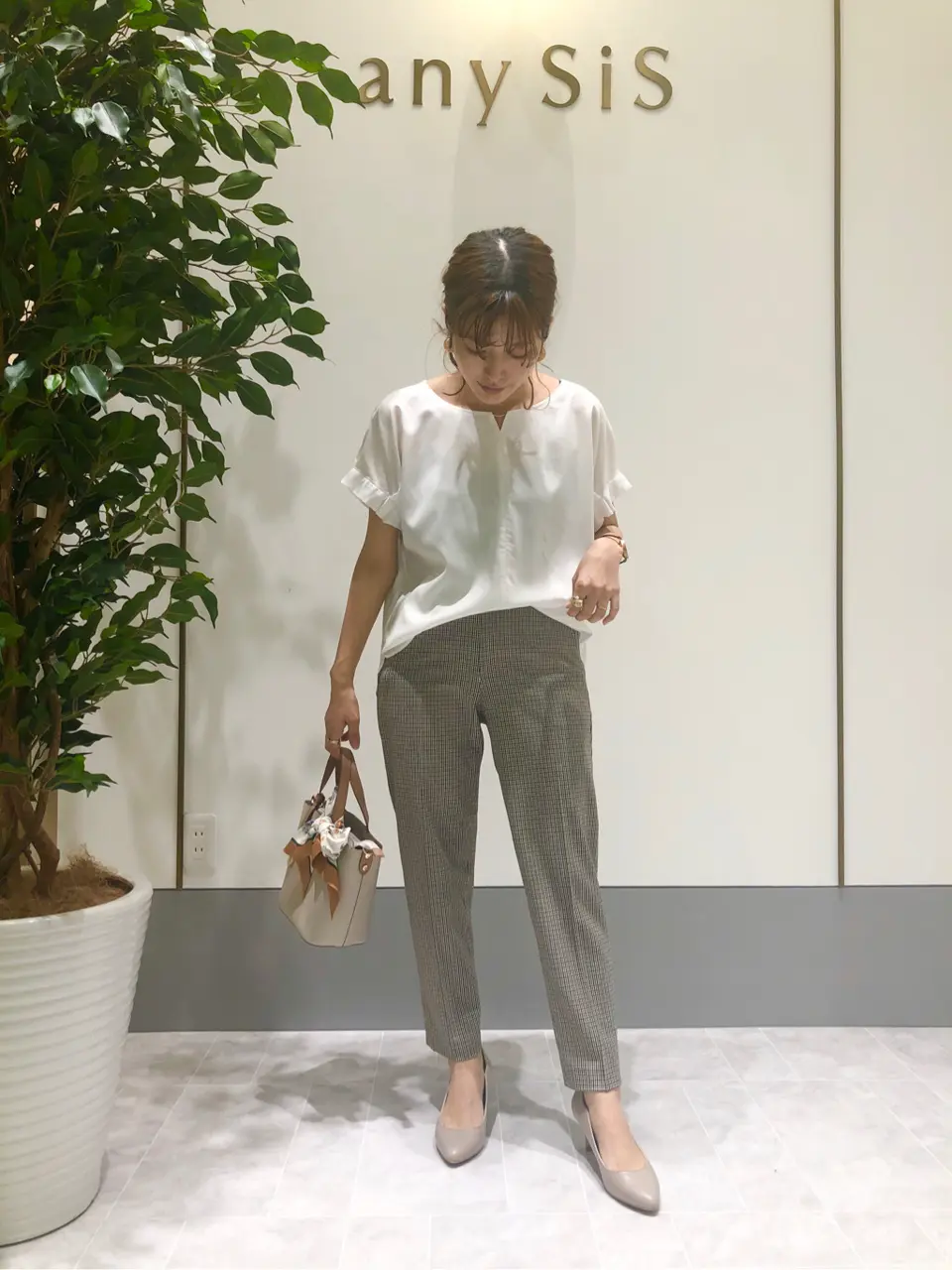 ANY SIS スタッフ コーディネート画像