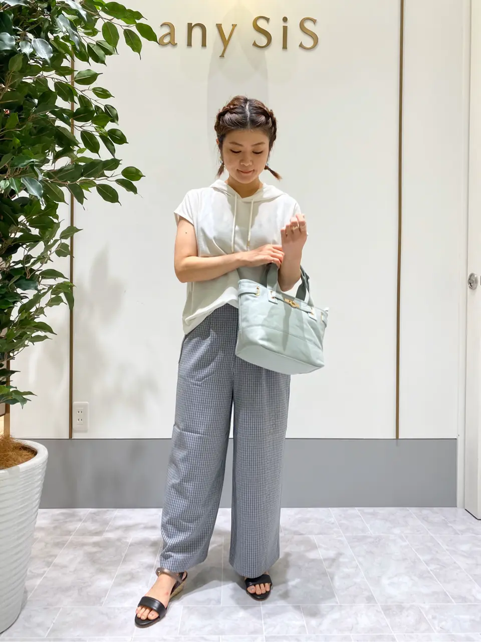 ANY SIS スタッフ コーディネート画像